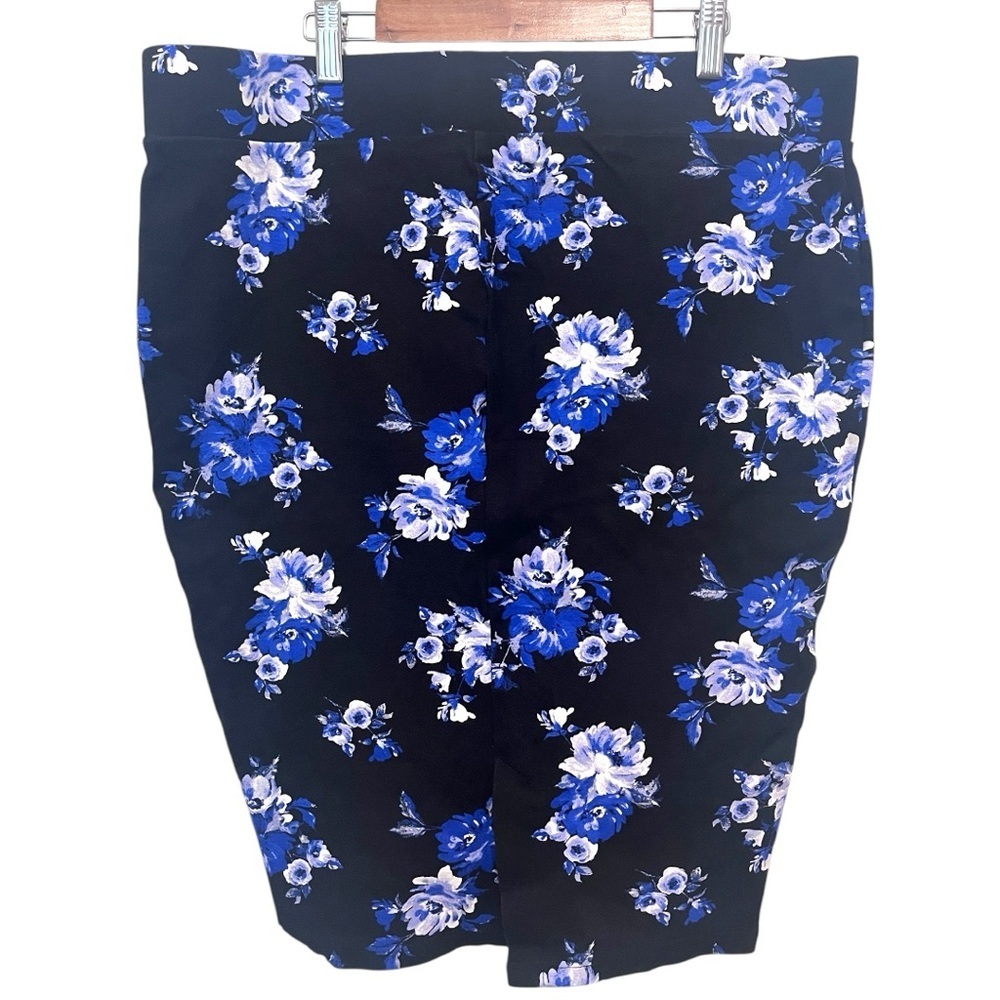 Torrid Black and Purple Floral Premium Ponte Pencil Skirt - Picture 4 of 9